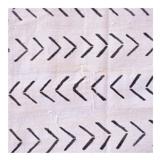 Early 20th Century White Mudcloth Textile Mali 59x43 Inch For Sale