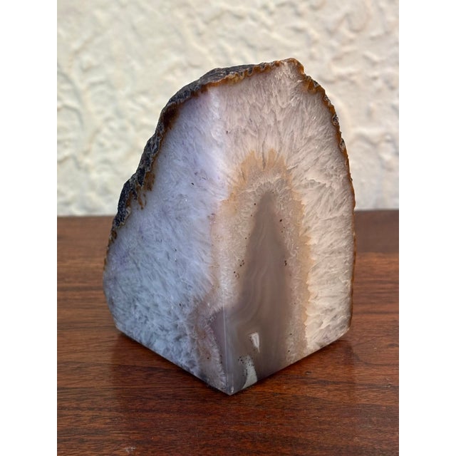 A white and gray agate rock, typically found in the Rio Grande do Sul region of Brazil. A fine decorative accessory or...