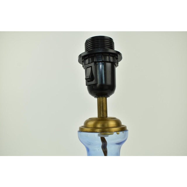 Metal Vintage Laura Ashley Cornflower Blue Glass Table Lamp | Accent Light 1990 2000s Brass Bedside Buffet European British Coastal For Sale - Image 7 of 7