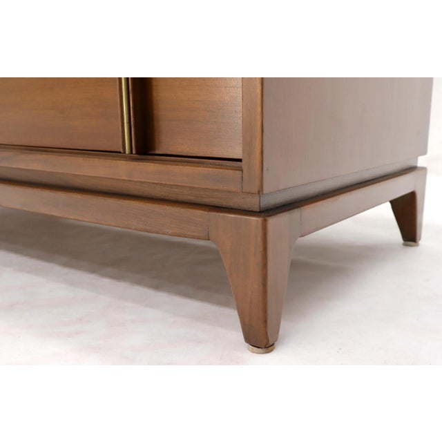 American of Martinsville Mid-Century Modern Five Drawers High Chest Dresser with Brass Accents For Sale - Image 4 of 13