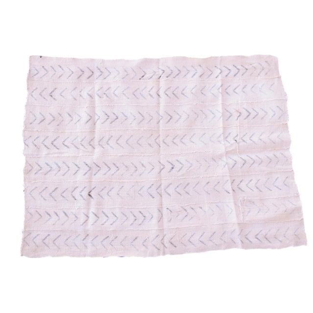 Early 20th Century White Mudcloth Textile Mali 59x43 Inch For Sale - Image 4 of 4