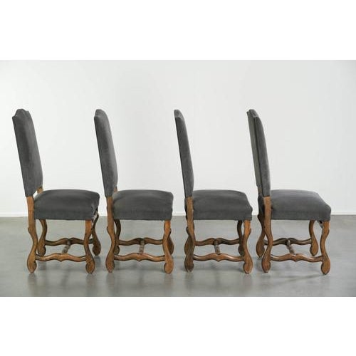 This set of 20 Os de Mouton dining chairs dates from the late 19th century. The chairs feature a spacious, comfortable...