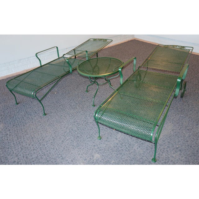 Dark Green Mid 20th Century Attributed to Russell Woodard Wrought Iron Chaise Loungers With Removable Service Table For Sale - Image 8 of 13