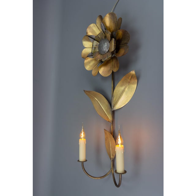 1950s Mid-Century Modern Brass and Metal Flower-Shaped Twin Arm Sconce, France, 1950s For Sale - Image 5 of 18