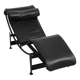 LC4 Chaise Lounge in Black Leather by Le Corbusier, 2000s For Sale