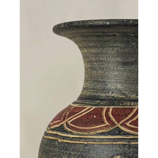 Vintage Hand-Painted Folk Art Ceramic Vessel With Lid — Charcoal & Rust, Circa Mid-20th Century For Sale - Image 4 of 6