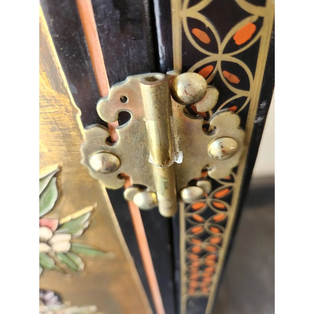 1950s Chinoiserie Hand Painted Elegant Gold Leaf Chinese Cabinet For Sale In San Diego - Image 6 of 12