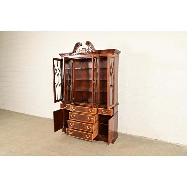 Councill Craftsmen Georgian Banded Flame Mahogany Lighted Breakfront Bookcase Cabinet For Sale In South Bend - Image 6 of 17