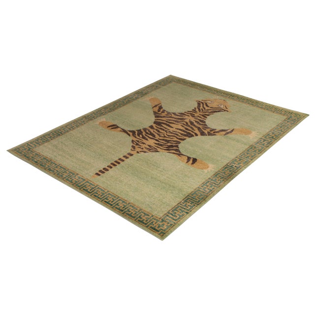 A custom Tiger rug design from Rug & Kilim’s distressed style Homage Collection. Enjoying a bold superimposed pelt pattern...