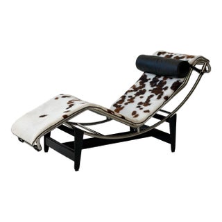 Lc4 Cowhide Chaise by Le Corbusier, Pierre Jeanneret, and Charlotte Perriand for Cassina For Sale