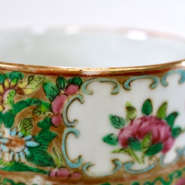 19th Century Unmarked Chinese Porcelain Rose Medallion Cylinder Vase For Sale - Image 15 of 16