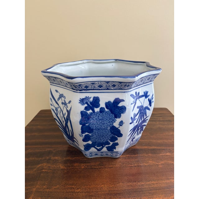 Ceramic Pair of Blue & White Chinoiserie Porcelain Planters With Scalloped Form For Sale - Image 7 of 9