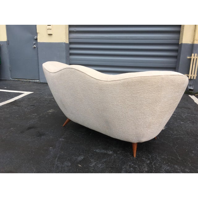 Mid-Century Modern 1950s Italian Cream Sofa in the Style of Gio Ponti For Sale - Image 3 of 12