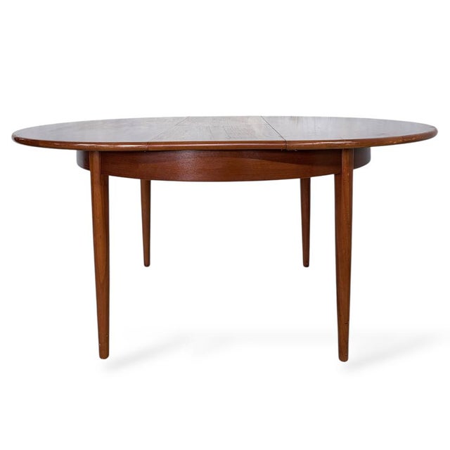 Wood Mid-Century Modern Extending Round Dining Table in Teak by Elliotts of Newbury, 1970s For Sale - Image 7 of 11
