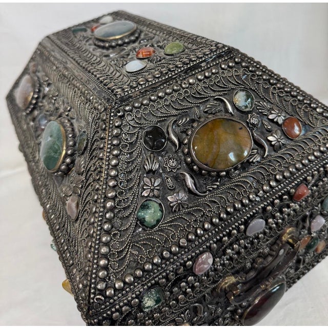 Metal Vintage Moorish Agate Inlaid Silver Filigree Trinket Box Treasure Chest For Sale - Image 7 of 12