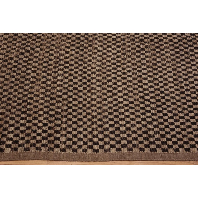 Nazmiyal Collection Large Modern Area Rug For Sale - Image 4 of 9