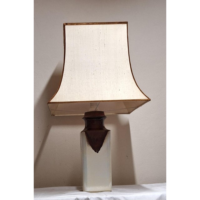 Large Vintage Table Lamp with White Square Ceramic Base with Brown Gradient Glaze and Original Cream-Colored Fabric Shade, 1970s For Sale - Image 6 of 10
