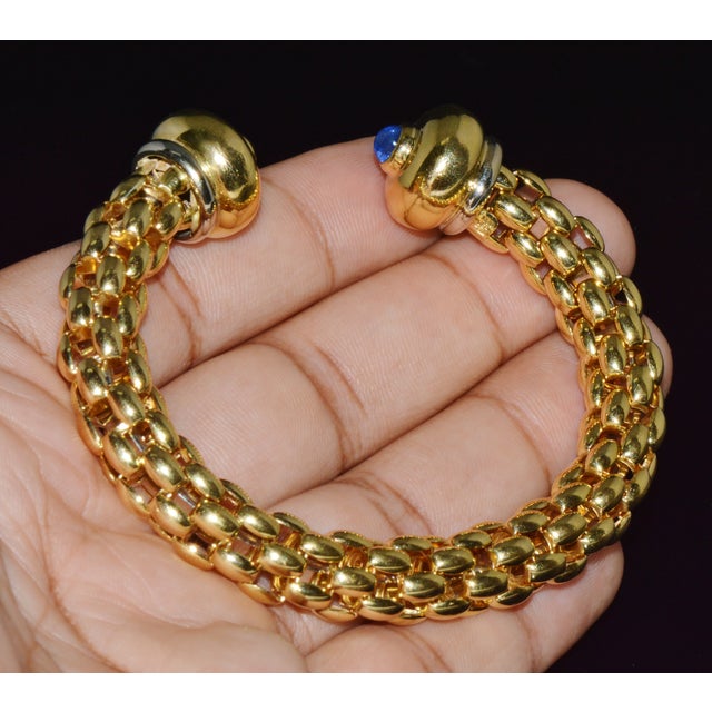 Vintage Fope Flex'it 18k Gold Natural Blue Sapphire Open Cuff Bangle Bracelet For Sale - Image 10 of 15