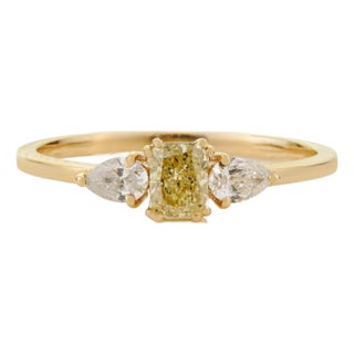 VRJewels Fancy Yellow Diamond Three-Stone Engagement Ring in 14k Gold Size 6 For Sale
