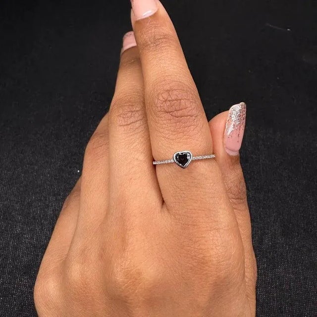 18k Solid Gold Blue Sapphire Heart Promise Ring Size 7 ( All Sizes Available ) For Sale - Image 4 of 13