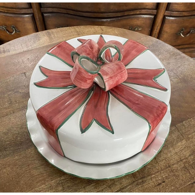 Absolutely beautiful vintage Majolica style ribbons and bows covered cake plate, made in Portugal. Excellent condition....