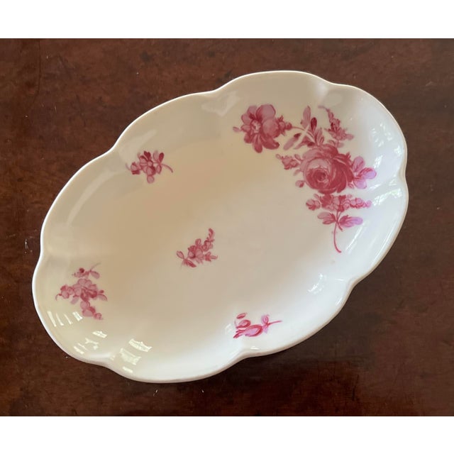 Haviland Limoges porcelain soap dish or pin tray for Hotel Ritz, Paris. Decorated with roses and sprigged flowers in puce...