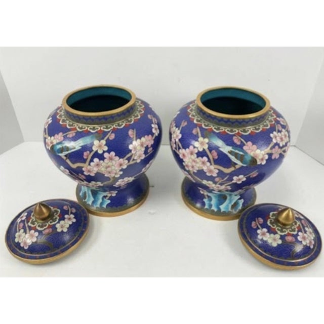 Chinoiserie Vintage Chinese Cloisonné Cobalt Blue Floral & Bird Ginger Jars – Pair For Sale - Image 3 of 4