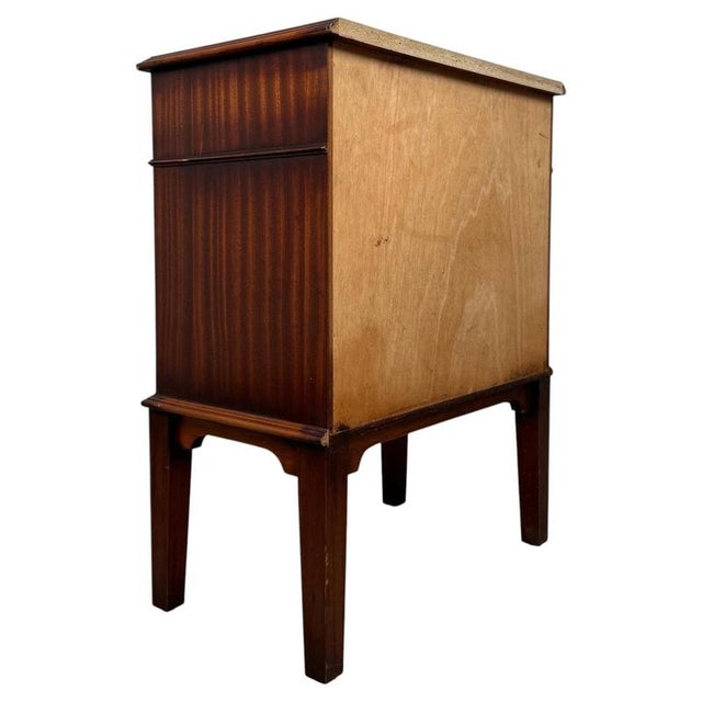 2000 - 2009 Small 20th Century Mahogany Cabinet For Sale - Image 5 of 9