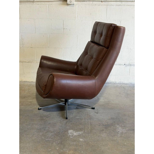 Mid-Century Modern Dark Brown Tufted Leather Swivel Lounge Chair Danish Mid-Century Modern 1970s For Sale - Image 3 of 9