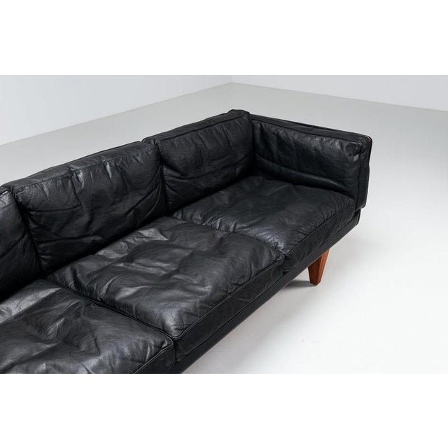 Model V11 Sofa in Black Leather by Illum Wikkelsø for Holger Christiansen, Denmark, 1960s For Sale - Image 13 of 18