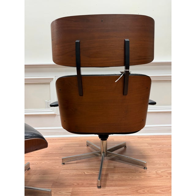 Selig Vintage Mid-Century Modern Eames Style Lounge Chair & Ottoman For Sale - Image 4 of 9