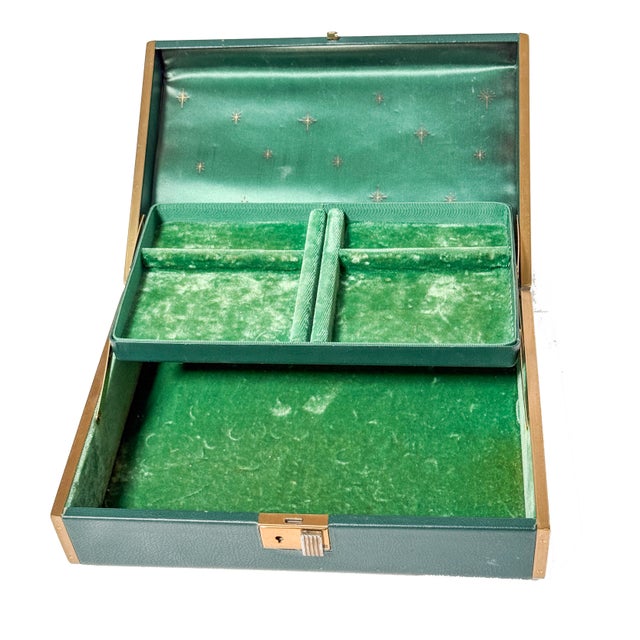A little treasure chest from another era! This beautiful mid-century jewelry box features a rich emerald green exterior...