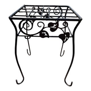 Vintage Black Metal Vine & Leaf Garden Plant Stand or Petite Accent Table For Sale