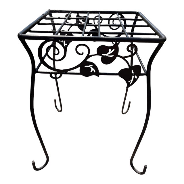 Vintage Black Metal Vine & Leaf Garden Plant Stand or Petite Accent Table For Sale