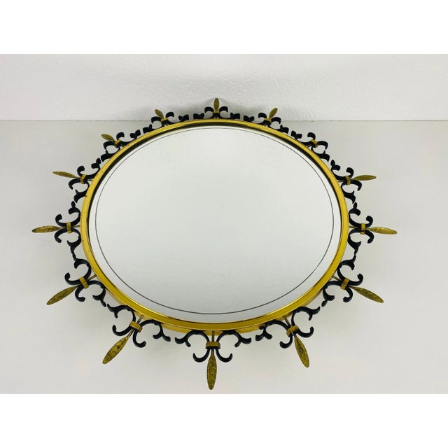 Mid-Century Modern Italian Round Illuminated Brass Wall Mirror, Italy, 1960s For Sale - Image 10 of 11