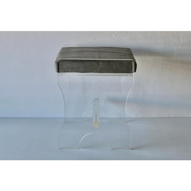 1970s Postmodern Minimalist Lucite Vanity Bench Stool Removable Cushion For Sale In Miami - Image 6 of 12