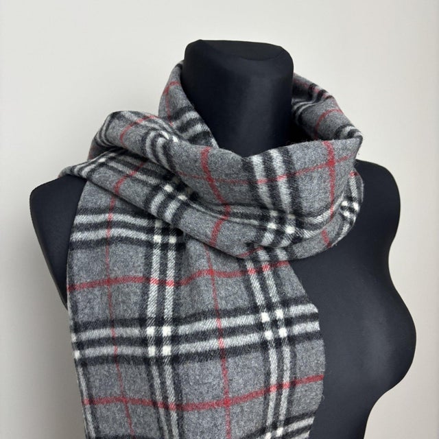 Burberry Grey Classic 100% Lambswool Scarf For Sale - Image 11 of 13