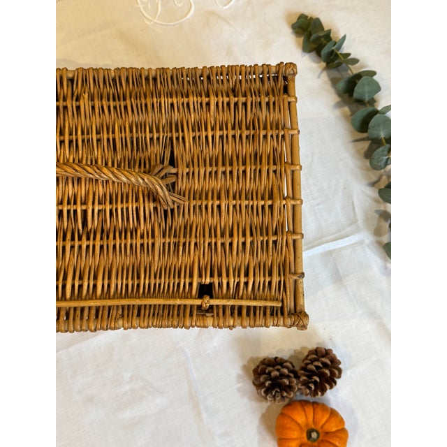 Vintage Carrying Basket in Wicker For Sale - Image 3 of 5