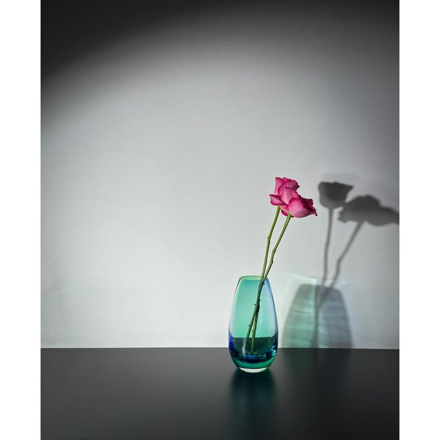 Blue and Green Aurora Borealis Style Glass Teardrop Vase, 1990s For Sale - Image 6 of 10