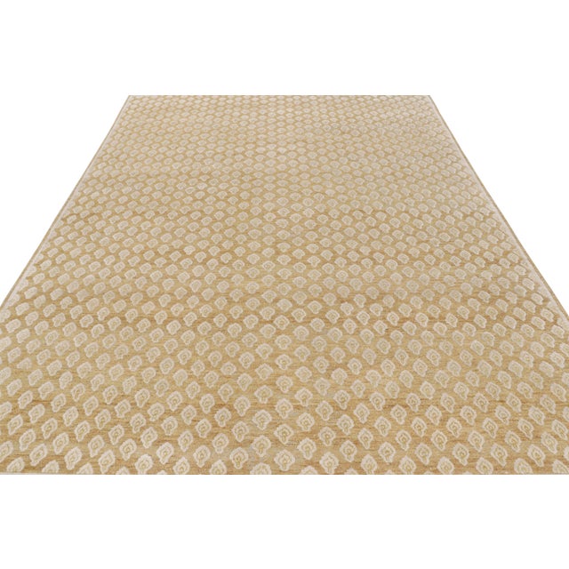 Rug & Kilim Rug & Kilim’s Modern Block Print Rug in Gold with Cream Floral Pattern - 4x6 For Sale - Image 4 of 7