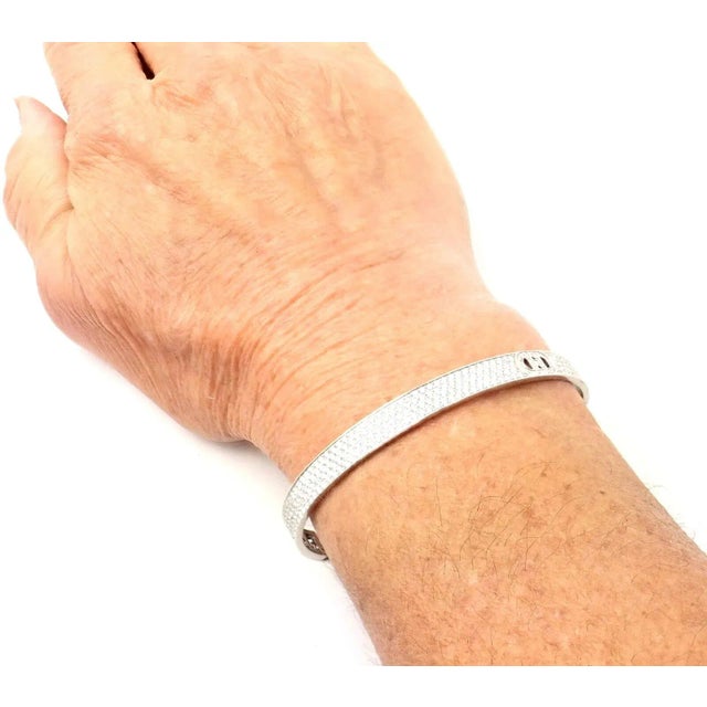 Contemporary Hermes H D'Ancre 18k White Gold Diamond Small Model Bangle Bracelet For Sale - Image 3 of 12