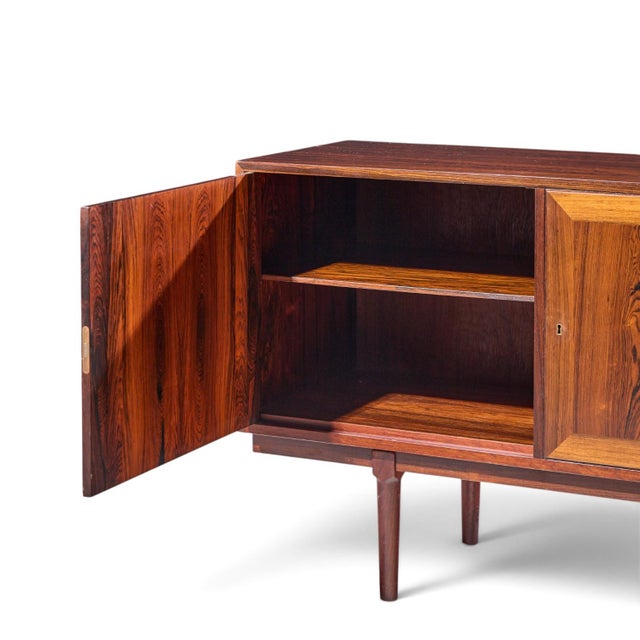 Arne Vodder for Vamo Sønderborg Model 59/4 Mid Century Danish Rosewood Credenza For Sale In Chicago - Image 6 of 11