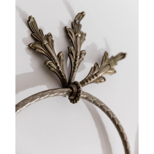 Vintage Oak Leaf Relief Hand Towel Rings in Metal, 1930s, Set of 2 For Sale - Image 4 of 11