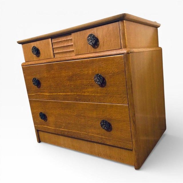 The mid century chest drawers from Dusty Fingers offer a perfect blend of style and function for mid century bedroom...