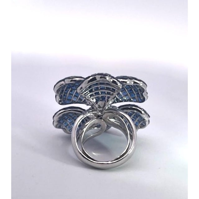 Gemstone Huge Sapphire Diamond Flower Ring 18k, Size 5.5 For Sale - Image 7 of 11