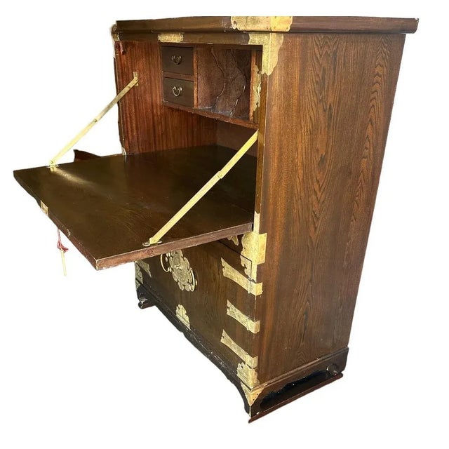 A remarkable piece acquired from the original owner who bought it in Korea and brought it to the United States. The key...