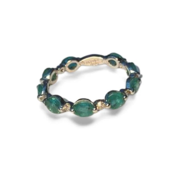 Modern 18K White Gold Emerald Diamond Eternity Ring Band For Sale - Image 3 of 3