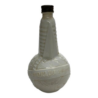 1939 New York World's Fair Milk Glass Bottle For Sale