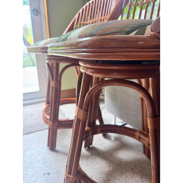 Mid-Century Modern 1960s Arched Spindle Rattan Swivel Counter Stools (Set of 2) For Sale - Image 3 of 9