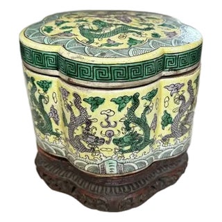 19th Century Porcelain Republic Era Kangxi Style Famille Verde Biscuit Box For Sale